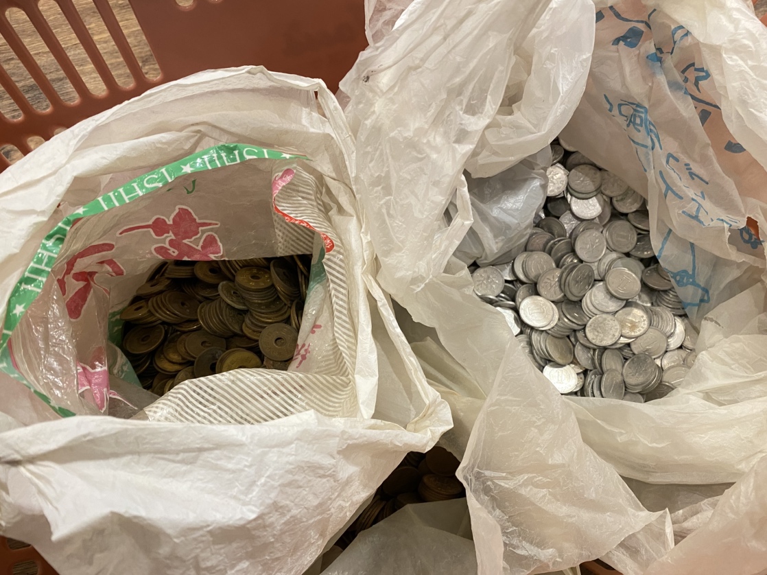 空き家で見つけた小銭達を、八街市社会福祉協議会へ寄付しました！page-visual 空き家で見つけた小銭達を、八街市社会福祉協議会へ寄付しました！ビジュアル