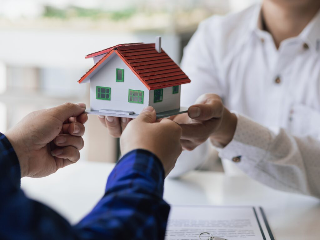 我が家が空き家になる前に！知っておくべき「不動産の相続と生前贈与」についてpage-visual 我が家が空き家になる前に！知っておくべき「不動産の相続と生前贈与」についてビジュアル