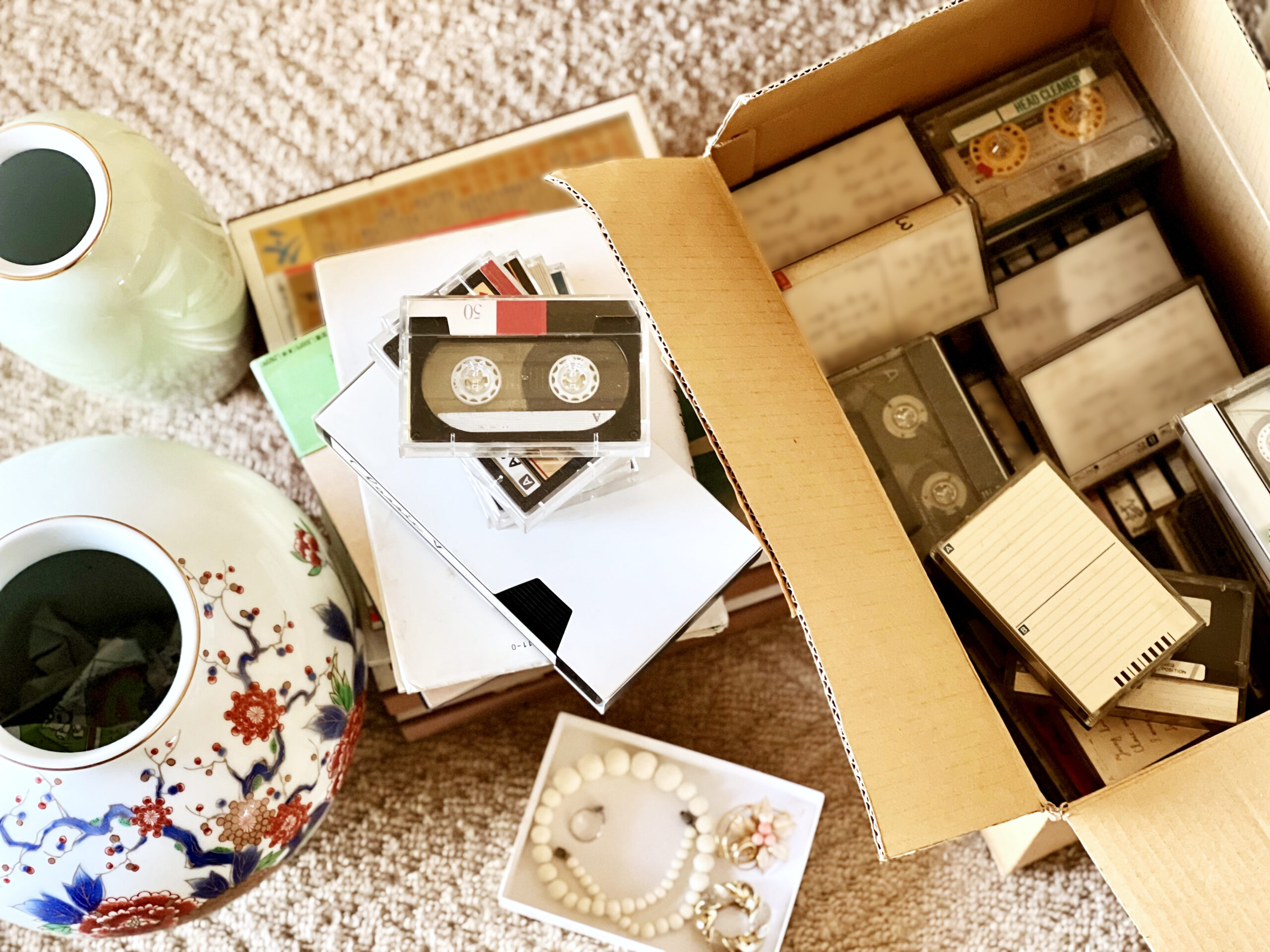 荷物が残った家は売れる？ 遺品整理と空き家売却の順番、残置物があっても買取できる理由page-visual 荷物が残った家は売れる？ 遺品整理と空き家売却の順番、残置物があっても買取できる理由ビジュアル
