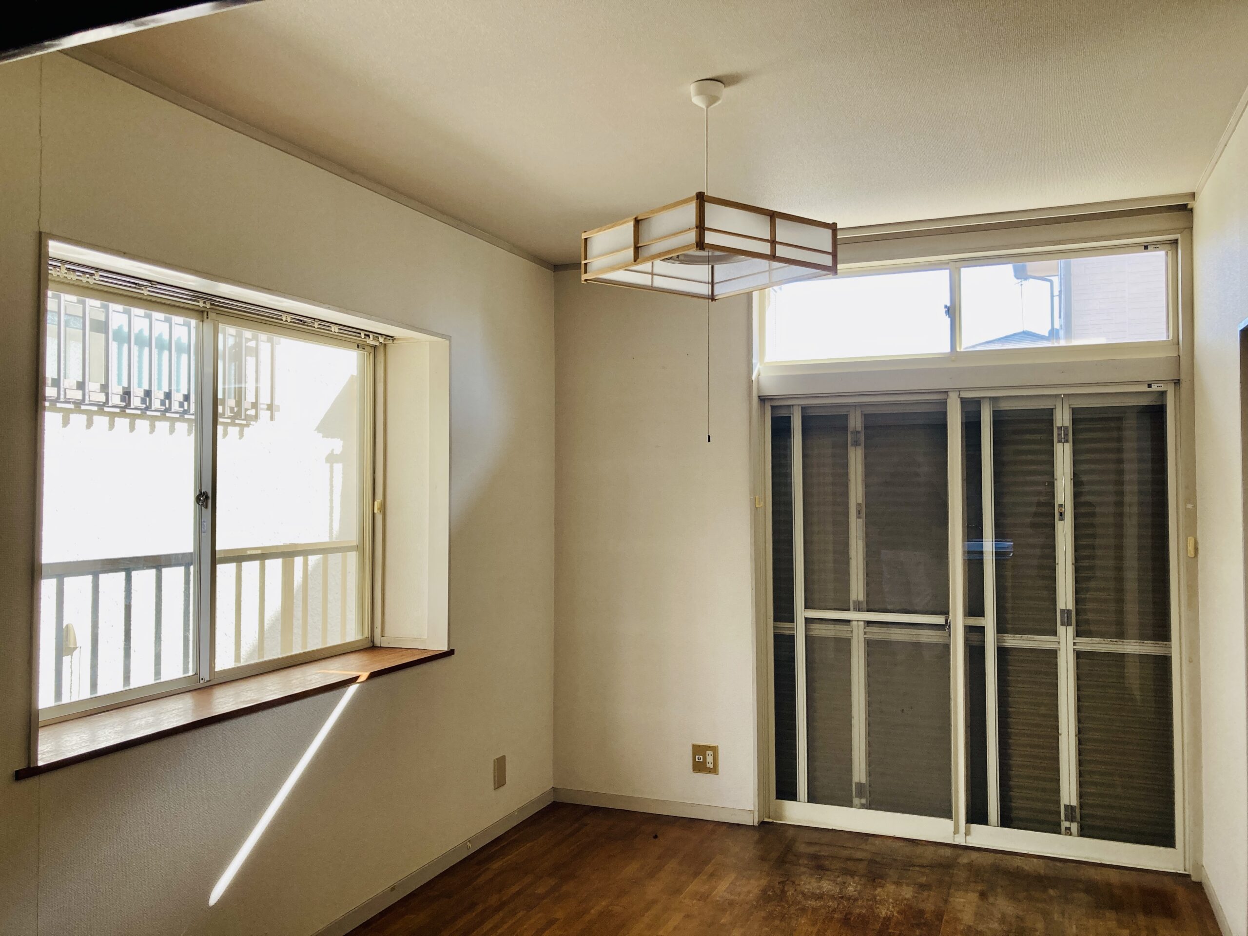 空き家を売るには「仲介」と「買取」どちらが良い?現状のまま売却する方法page-visual 空き家を売るには「仲介」と「買取」どちらが良い?現状のまま売却する方法ビジュアル