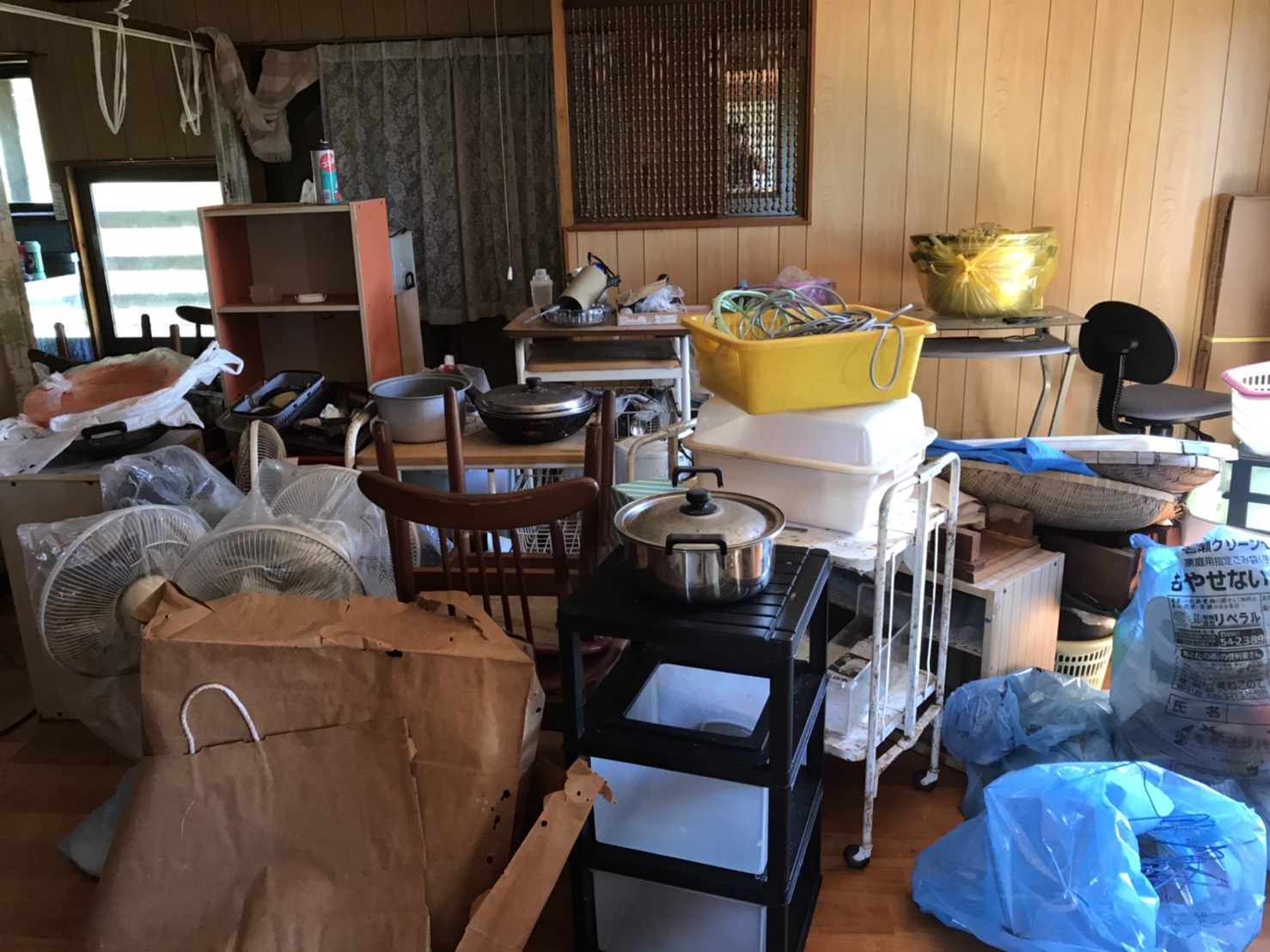 片付ける前に読んでほしい、空き家の残置物で”捨てて後悔しやすいもの”とはpage-visual 片付ける前に読んでほしい、空き家の残置物で”捨てて後悔しやすいもの”とはビジュアル