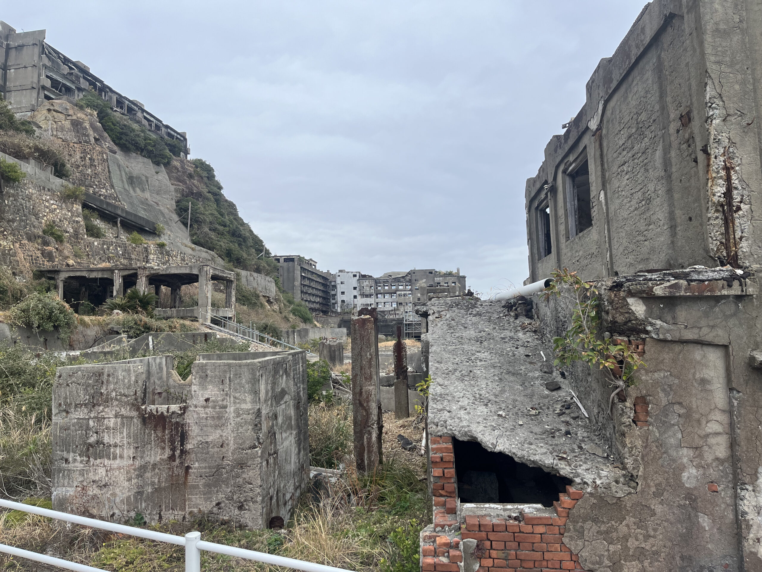 和歌山市の廃旅館7000万円代執行に見る“所有者不明空き家”の重さpage-visual 和歌山市の廃旅館7000万円代執行に見る“所有者不明空き家”の重さビジュアル